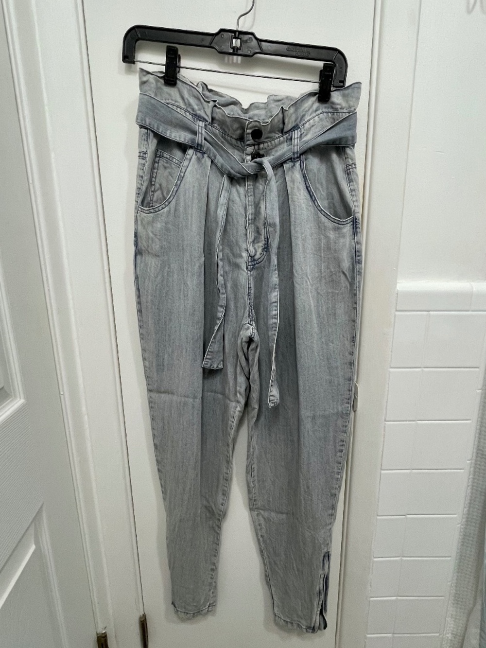 NWOT Vintage Havana Women's Paper Bag Waist Lightweight Jeans - Size Small/28